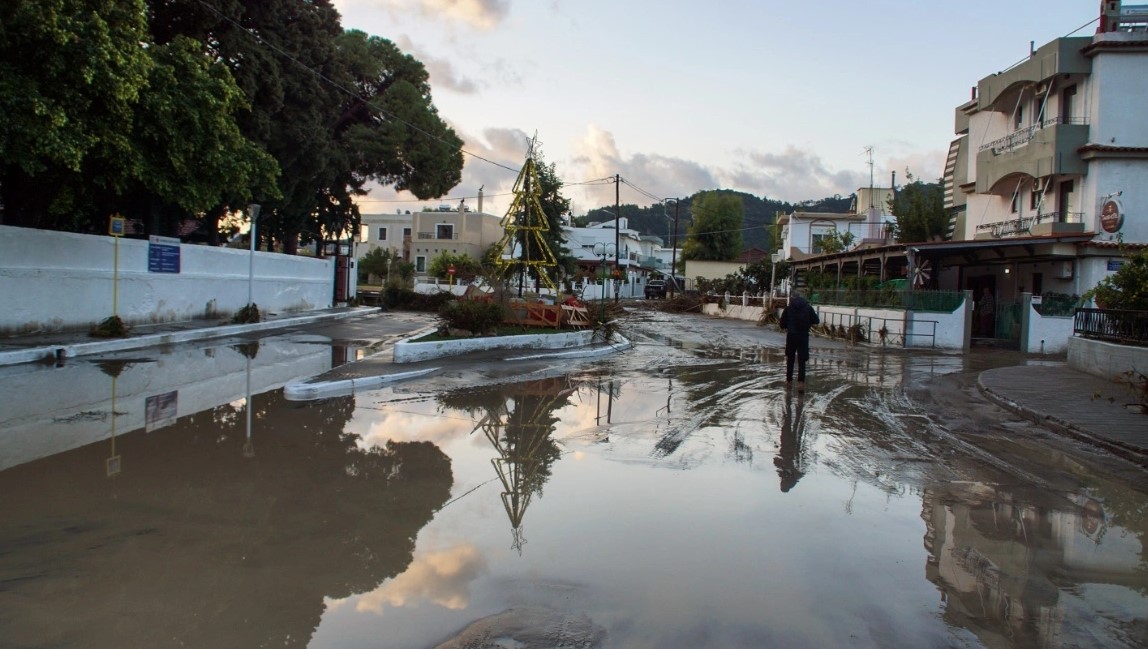 Εξασθενεί σήμερα η κακοκαιρία «Bora» - Νέο βαρομετρικό χαμηλό με βροχές και καταιγίδες