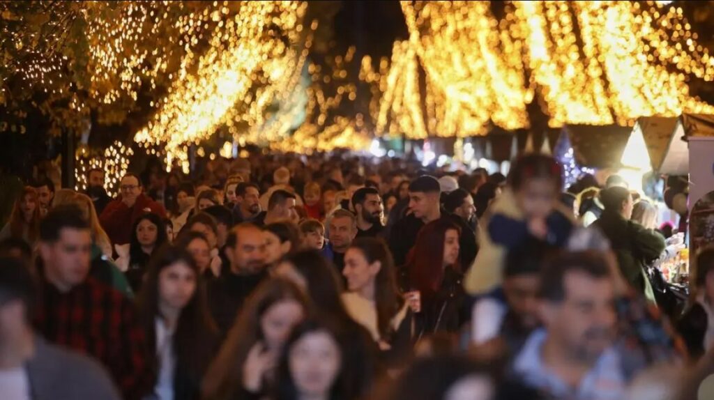 Περιφέρεια Αττικής: Άνοιξε τις πύλες του το Χριστουγεννιάτικο Χωριό στο Πεδίον Άρεως με 12.000 επισκέπτες