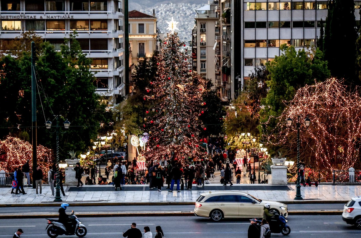 Εορταστικό ωράριο από τις 12 Δεκεμβρίου - Πώς θα λειτουργήσουν τα καταστήματα