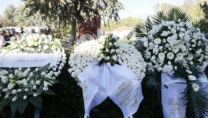 Κώστας Γεωργουσόπουλος: Συγκίνηση στο τελευταίο αντίο στον σπουδαίο θεατράνθρωπο