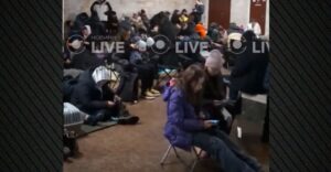 Εκρήξεις στο Κίεβο: Ουκρανοί βρίσκουν καταφύγιο σε σταθμούς του Μετρό