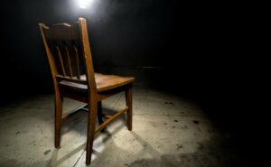 Συρία: Πρώην διευθυντής φυλακής της Δαμασκού θα διωχθεί στις ΗΠΑ για βασανιστήρια όπως η «γερμανική καρέκλα»