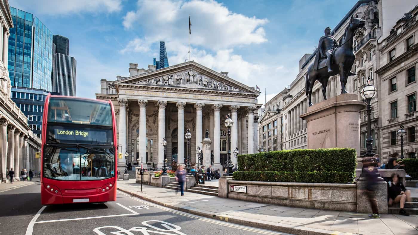 241216073823_London-Stock-Exchange