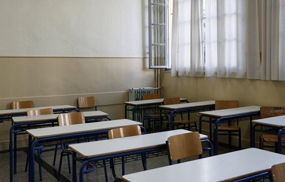 Αχαΐα: Καθηγητές ξέχασαν δύο μαθήτριες γυμνασίου σε κατάστημα καθ’ οδόν για σχολική εκδρομή - Σχολεία - Λύκεια