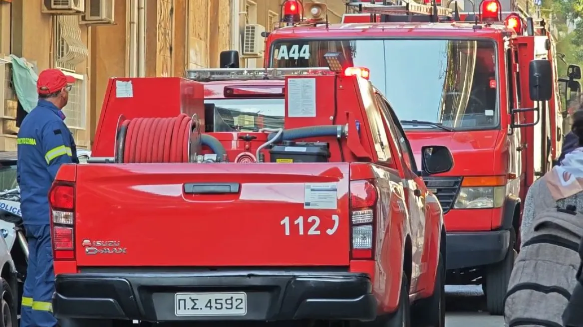 Φωτιά ξέσπασε σε διαμέρισμα στα Πατήσια - Δείτε το βίντεο