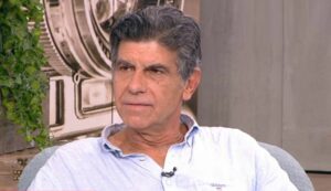 Γιάννης Μπέζος: Οι άνδρες νομίζουμε ότι η γυναίκα είναι κτήμα μας και τη χειριζόμαστε όπως επιθυμούμε, αυτό είναι ανασφάλεια