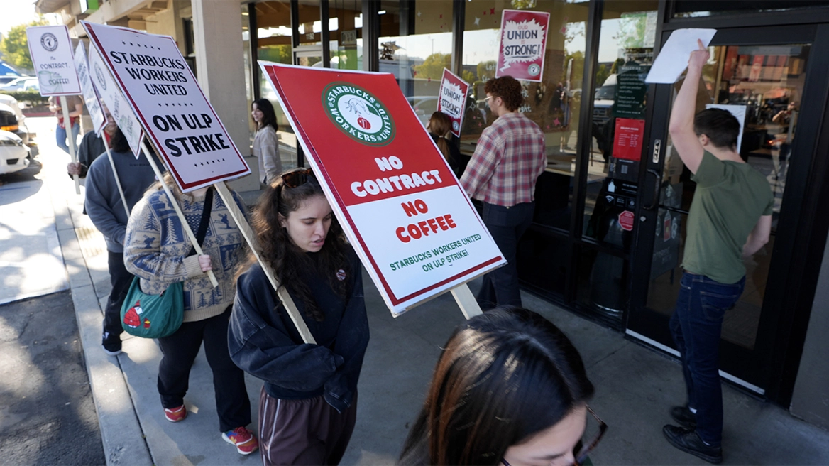 Χιλιάδες εργαζόμενοι των Starbucks απεργούν στις ΗΠΑ