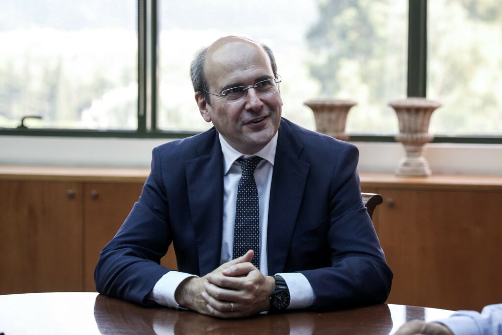 Τις πολιτικές που εφάρμοσε έως τώρα η κυβέρνηση για την ανάπτυξη της κτηματαγοράς και τις νέες πρωτοβουλίες που τίθενται σε εφαρμογή το 2025 παρουσίασε ο υπουργός Εθνικής Οικονομίας Κωστής Χατζηδάκης μιλώντας σήμερα στο 42ο ετήσιο συνέδριο της Πανελλήνιας Ομοσπονδίας Ιδιοκτητών Ακινήτων (ΠΟΜΙΔΑ).
