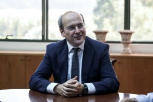 Τις πολιτικές που εφάρμοσε έως τώρα η κυβέρνηση για την ανάπτυξη της κτηματαγοράς και τις νέες πρωτοβουλίες που τίθενται σε εφαρμογή το 2025 παρουσίασε ο υπουργός Εθνικής Οικονομίας Κωστής Χατζηδάκης μιλώντας σήμερα στο 42ο ετήσιο συνέδριο της Πανελλήνιας Ομοσπονδίας Ιδιοκτητών Ακινήτων (ΠΟΜΙΔΑ).