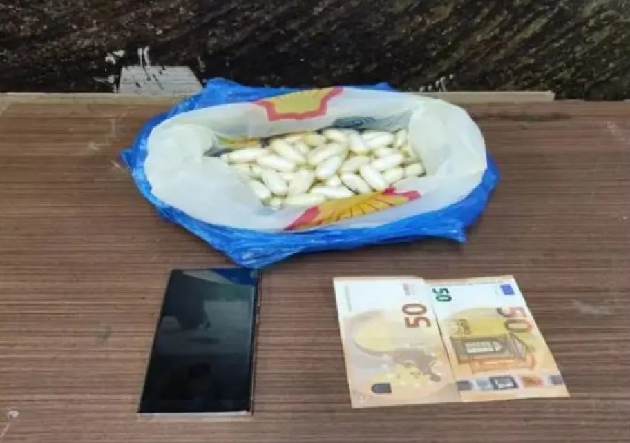 47χρονος κατάπιε 77 «αυγά» κοκαΐνης και προσπάθησε να τα περάσει από το «Ελευθέριος Βενιζέλος»