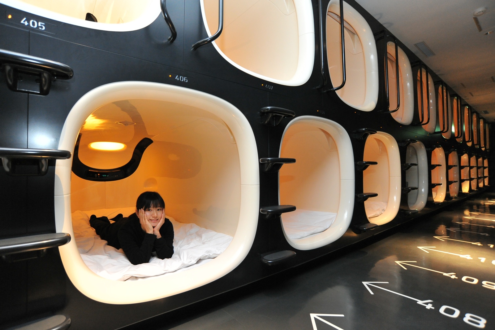 250117121343_9-hours-capsule-hotel-07