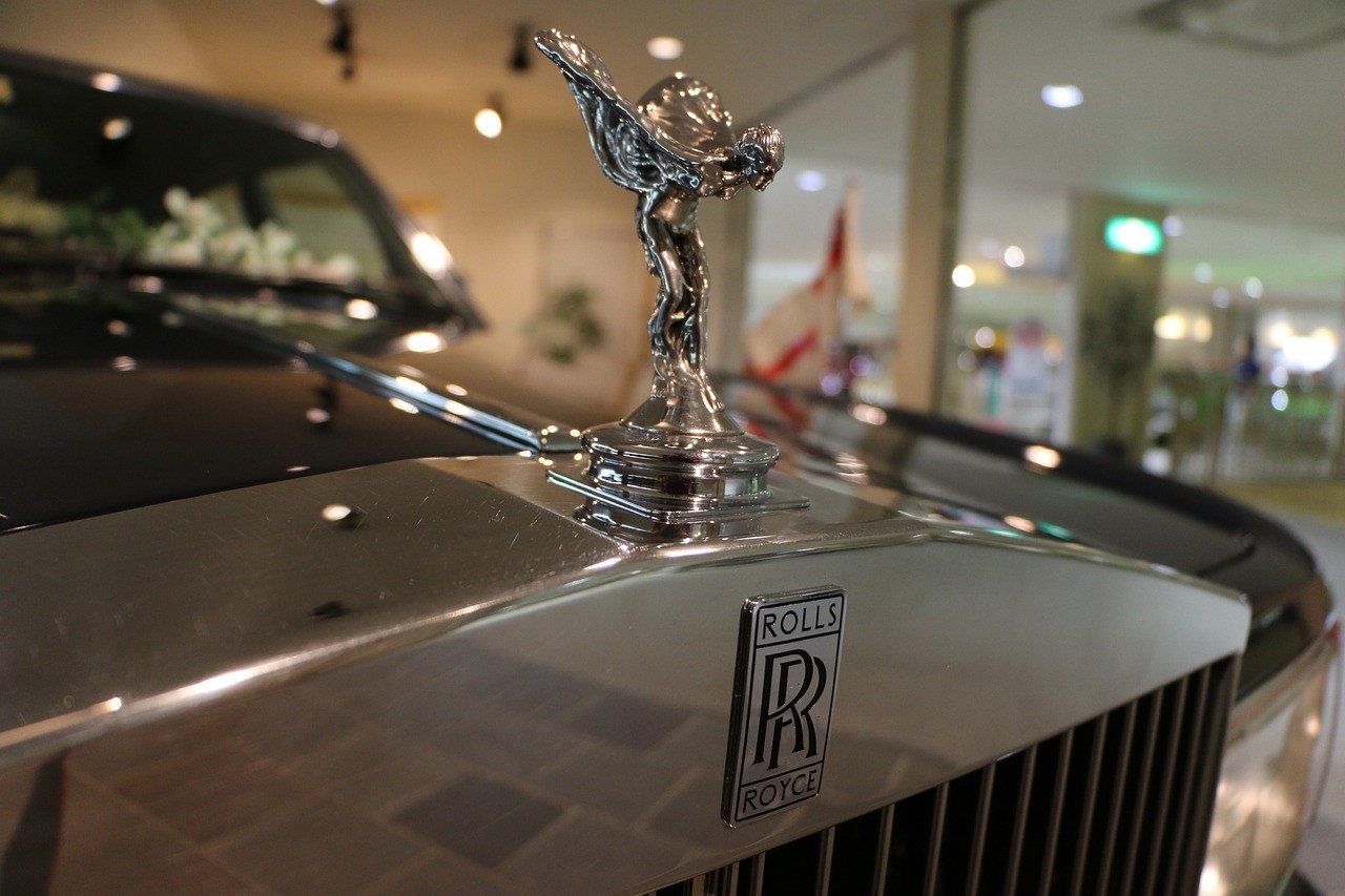 Rolls-Royce: Τα ρεκόρ του 2024 φέρνουν νέες επενδύσεις