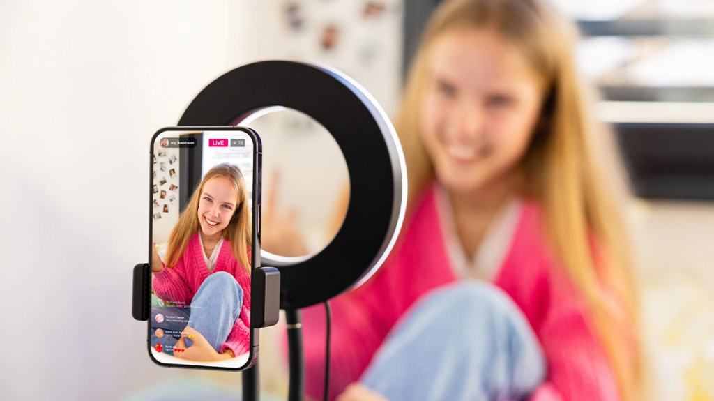 Μεταγραφές 5.000 ευρώ προσφέρει η Meta από το TikTok στα δικά της social