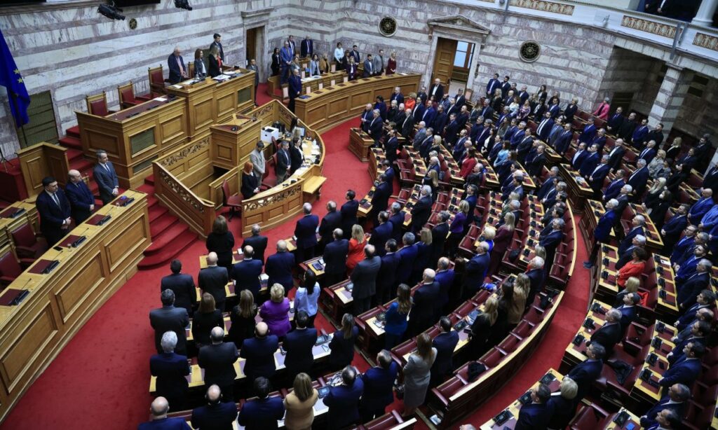 Διαξιφισμοί ΝΔ - ΠΑΣΟΚ για Τέμπη: «Απαράδεκτη εργαλειοποίηση» - «Το γαρ πολύ της θλίψεως...»