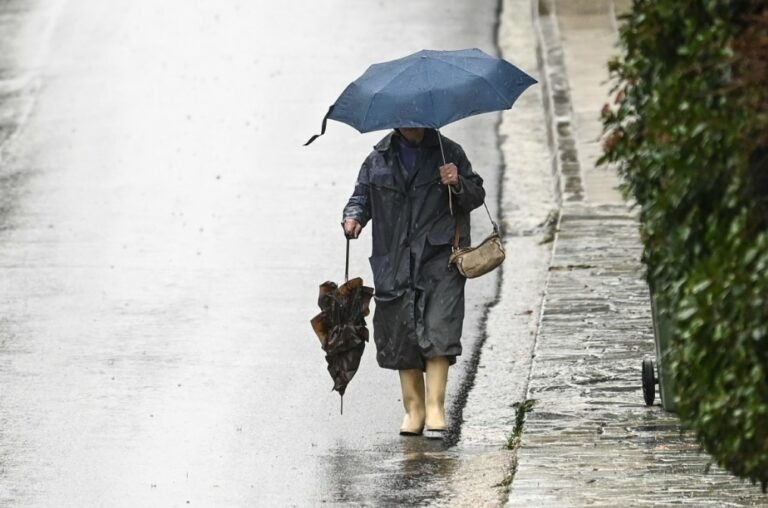 Καιρός: Υψηλές θερμοκρασίες και σήμερα - Bροχές με νοτιάδες από αύριο