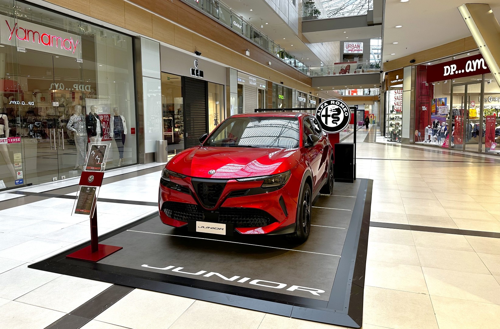 Η εντυπωσιακή Alfa Romeo Junior στο «The Mall Athens»