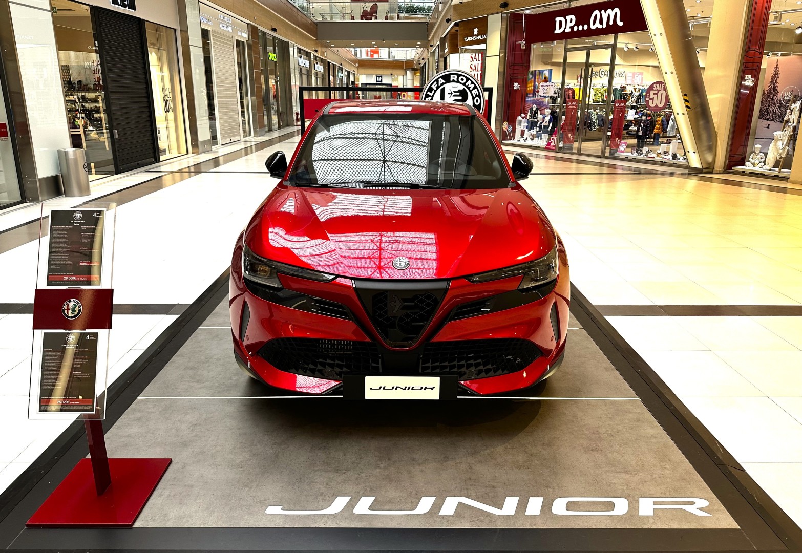 Η εντυπωσιακή Alfa Romeo Junior στο «The Mall Athens»