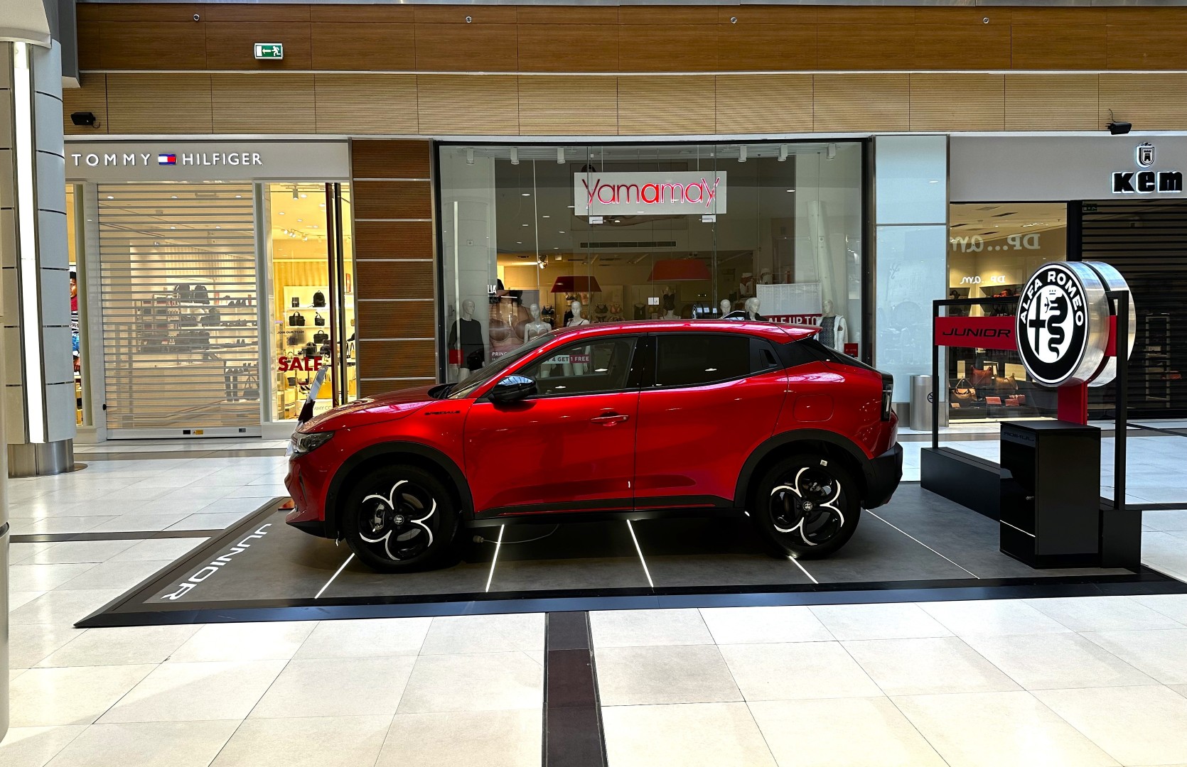 Η εντυπωσιακή Alfa Romeo Junior στο «The Mall Athens»