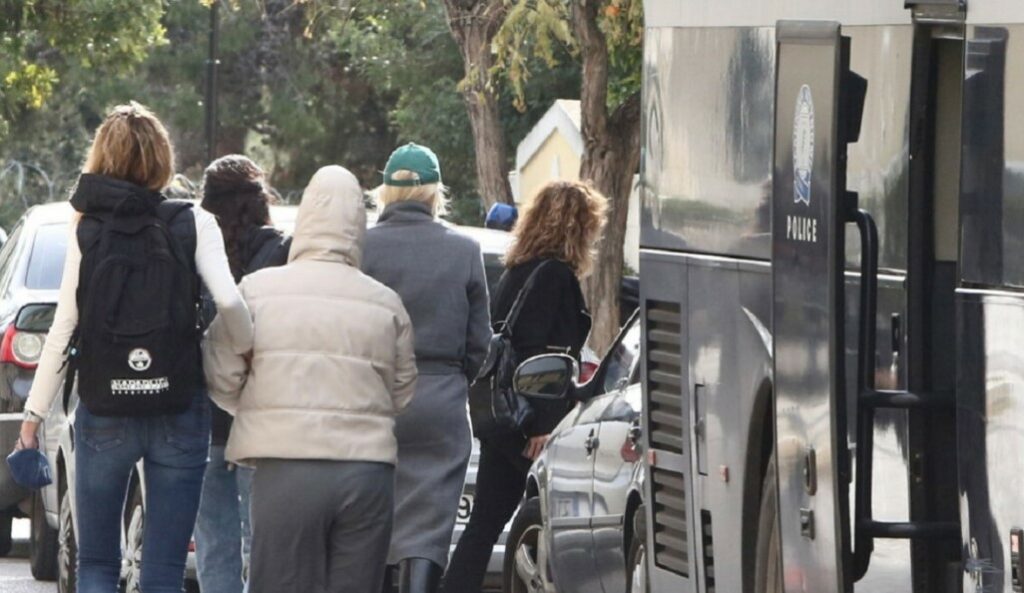 Κύκλωμα προστασίας: Γιος γνωστής αστρολόγου ήταν εργαζόμενος σε εταιρεία