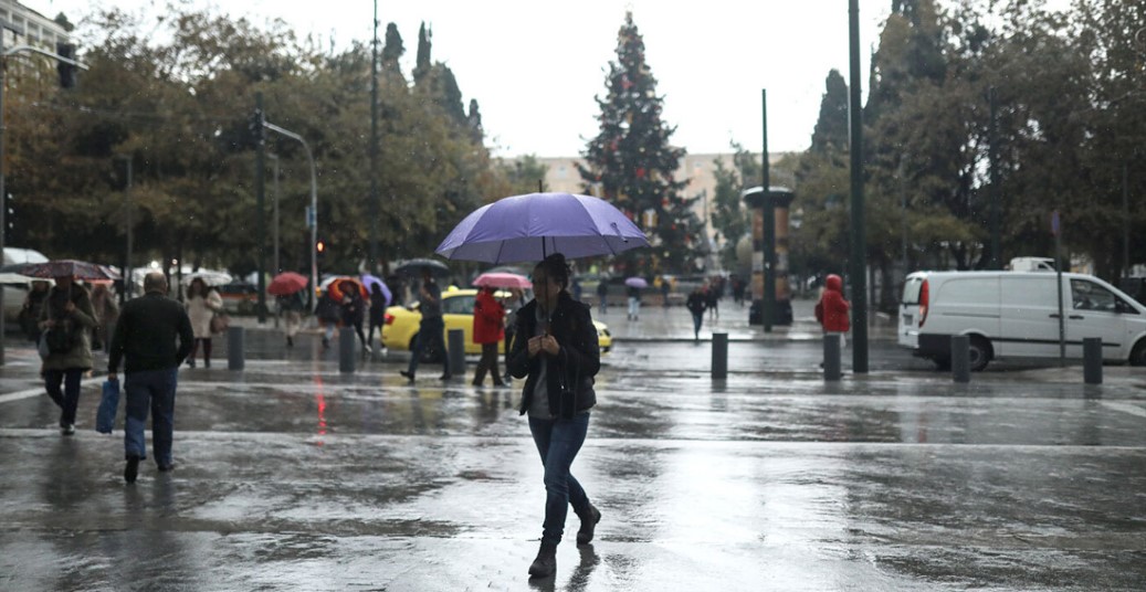 Καιρός: Βροχές και στην Αττική - Με πτώση της θερμοκρασίας ξεκινάει η εβδομάδα