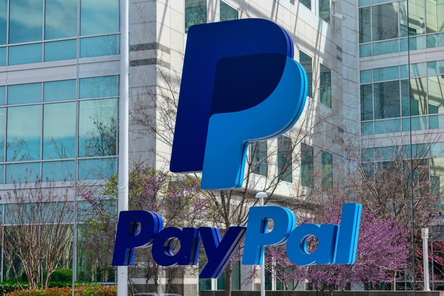 PayPal: Μειώθηκαν τα καθαρά κέρδη, αλλά ξεπέρασαν τις εκτιμήσεις των αναλυτών