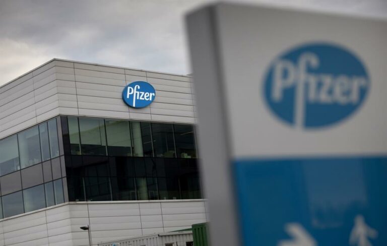 Pfizer: Ενισχυμένες επιδόσεις με ώθηση από το εμβόλιο και το χάπι για την Covid