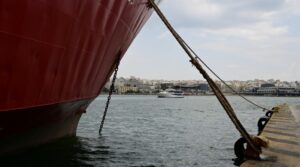 Aκυρώθηκαν τρία δρομολόγια από το λιμάνι του Πειραιά, λόγω δυσμενών καιρικών συνθηκών