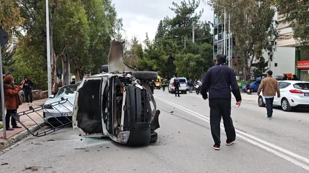 Τροχαίο με ανατροπή ΙΧ στο Νέο Ψυχικό - Ένας νεκρός και πέντε τραυματίες