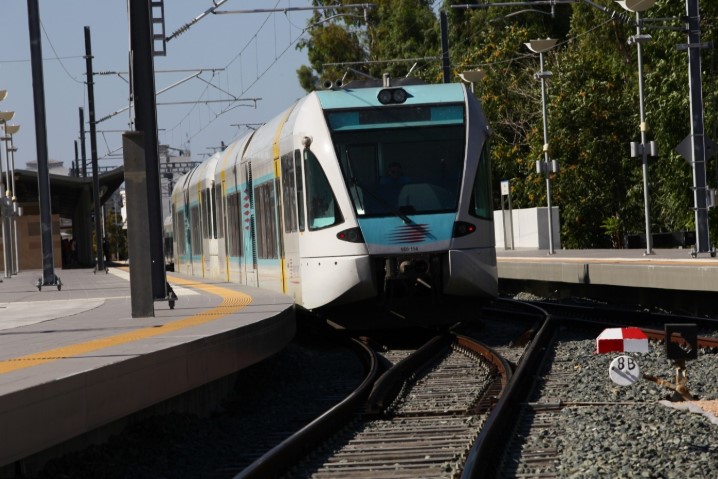 Προαστιακός: Περιπέτεια για επιβάτες από Αθήνα προς Κιάτο - Γέμισε καπνούς το δεύτερο βαγόνι, τους μετακίνησαν στα πίσω βαγόνια