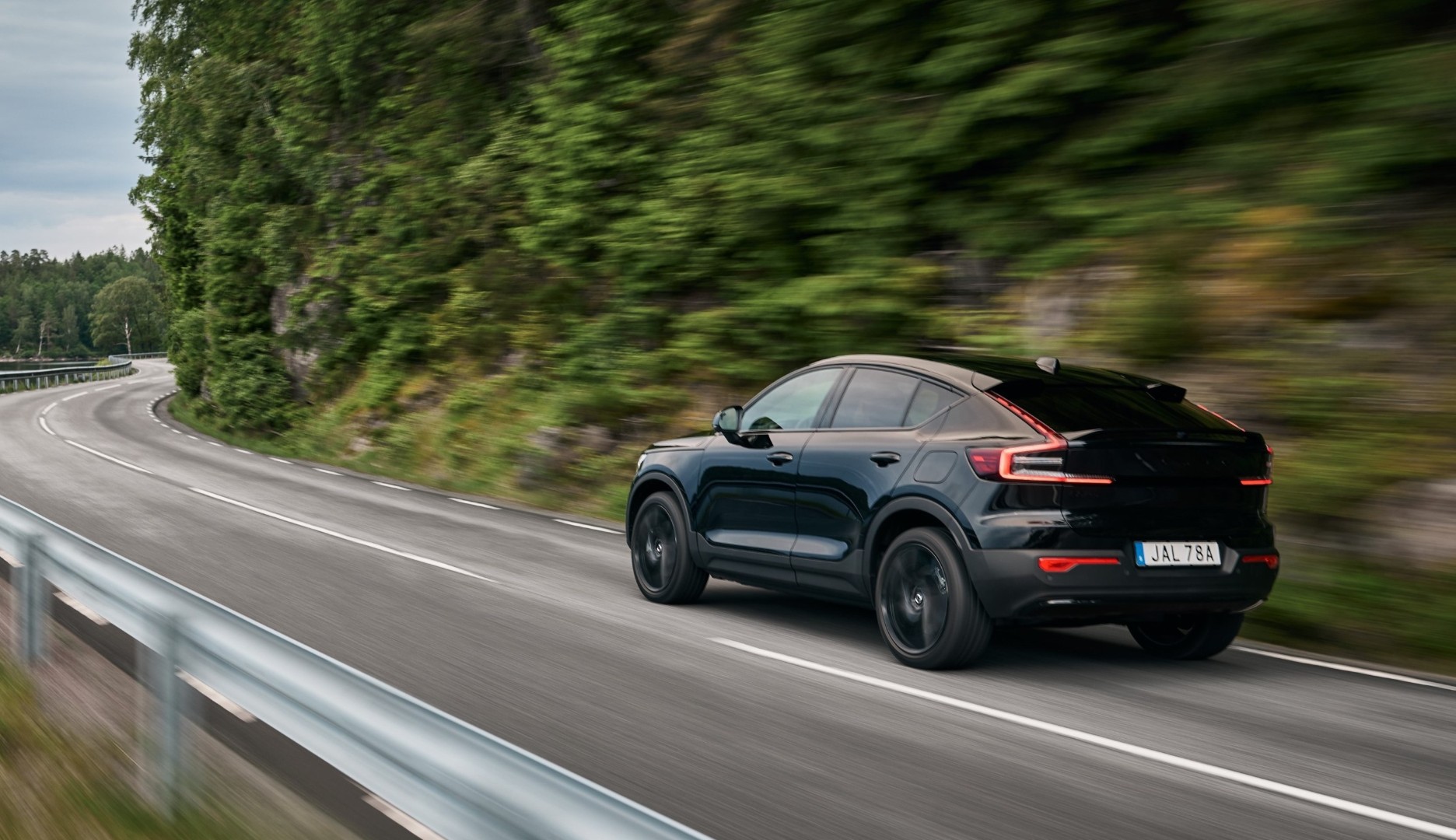 Volvo: Επιδότηση 5.000 ευρώ για τα αμιγώς ηλεκτρικά EX30, EX40 και EC40