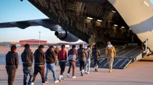 Η Κόστα Ρίκα θα υποδεχτεί μετανάστες που απελαύνουν οι ΗΠΑ