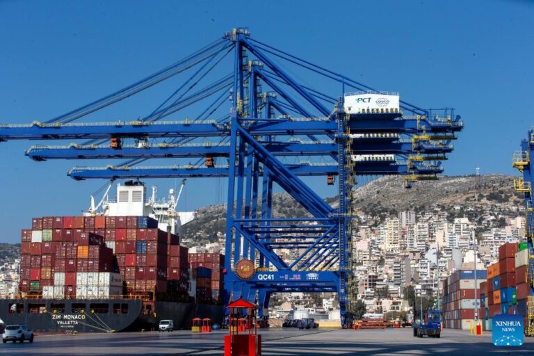 Μπήκε φορτσάτος ο Πειραιάς στη διακίνηση containers το 2025