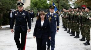Το αποχαιρετιστήριο λεύκωμα της Σακελλαροπούλου: Σταθμοί και συμβολισμοί στις τελευταίες ημέρες της θητείας της