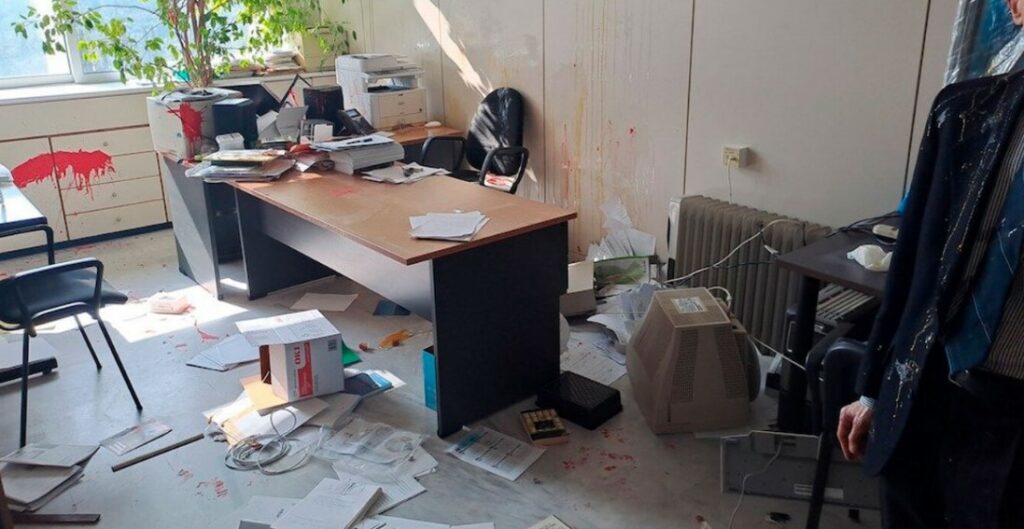 Επίθεση από κουκουλοφόρους στον πρόεδρο του τμήματος Μαθηματικών του ΕΚΠΑ - Απείλησαν ότι θα τον σκοτώσουν