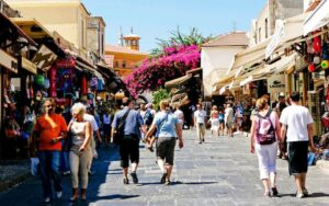 Οι big spenders του ελληνικού τουρισμού – Οι Αμερικάνοι ξοδεύουν 3.040 ευρώ