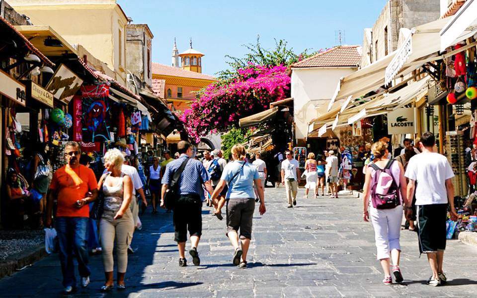 Οι big spenders του ελληνικού τουρισμού – Οι Αμερικάνοι ξοδεύουν 3.040 ευρώ