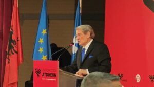 Προεκλογική ομιλία του Σαλί Μπερίσα στο ΣΕΦ, ενόψει των εκλογών στην Αλβανία - Παρών και ο Φρέντι Μπελέρης