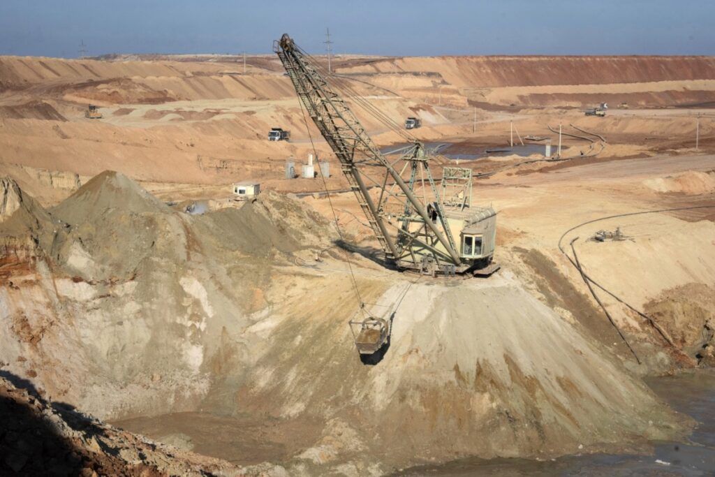250226151345_UKRAINE-MINERALS