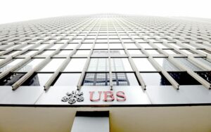 UBS: Η AI διατηρεί τη δυναμική της – Περιθώρια ανόδου 11% για τον S&P 500