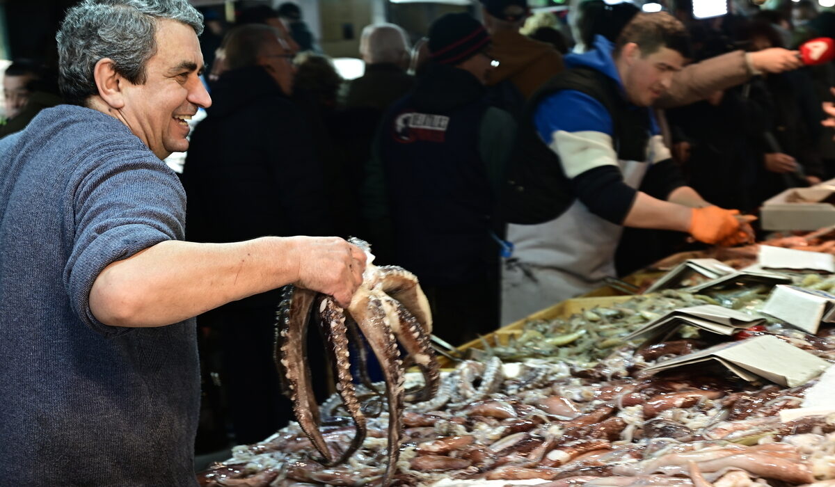 Καθαρά Δευτέρα: Οι τιμές στα σαρακοστιανά – Πόσο θα κοστίσει το τραπέζι