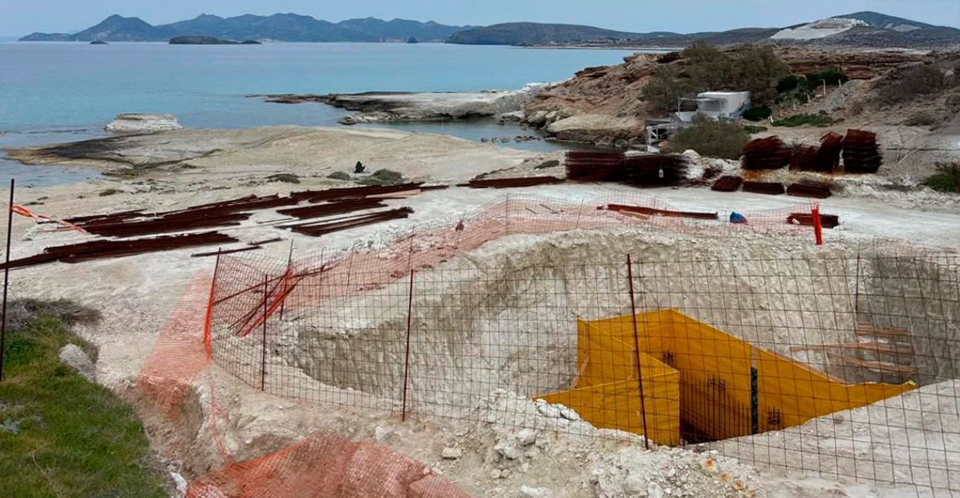 Σαρακήνικο Μήλου: Οι εργασίες για το ξενοδοχείο σταμάτησαν, αλλά η ζημιά παραμένει