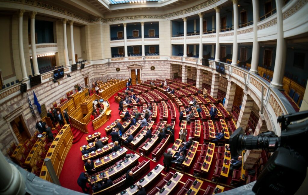 Τέμπη: Σε εξέλιξη η συζήτηση στη Βουλή για τη σύσταση προανακριτικής