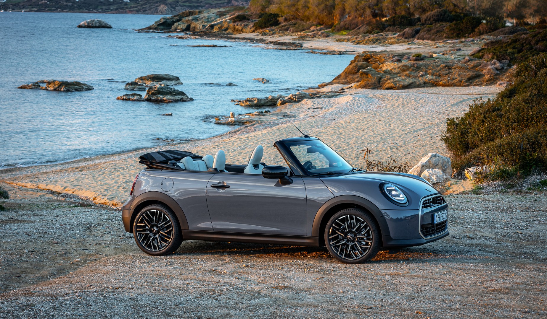 BMW Σειρά 2 Gran Coupé και MINI Cooper Cabrio μας συστήνονται... Εν Πλω