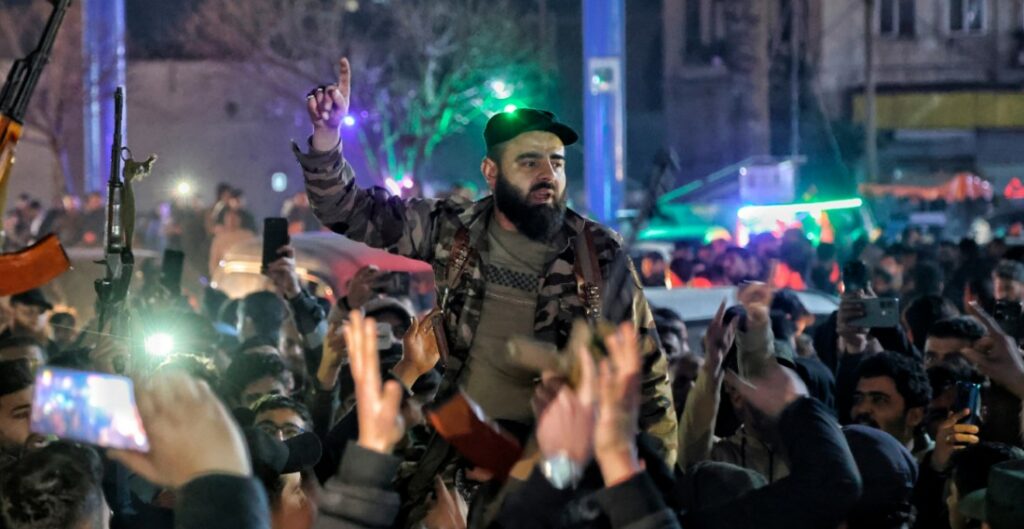 Συρία: Σφοδρές μάχες μεταξύ μαχητών «πιστών» στον Άσαντ με δυνάμεις ασφαλείας - Πάνω από 70 νεκροί