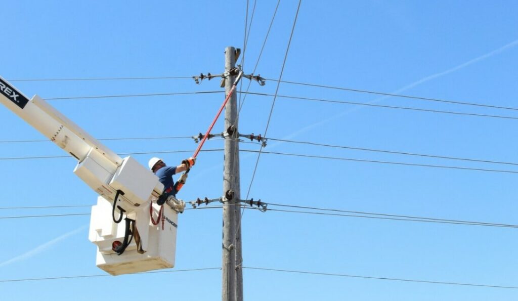 Εργατικό ατύχημα στη Βούλα - Χωρίς τις αισθήσεις τους τρία άτομα