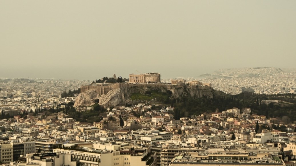 Καιρός: Λασποβροχές, σκόνη και υψηλές θερμοκρασίες σήμερα - Έρχεται ψυχρή μεταφορά