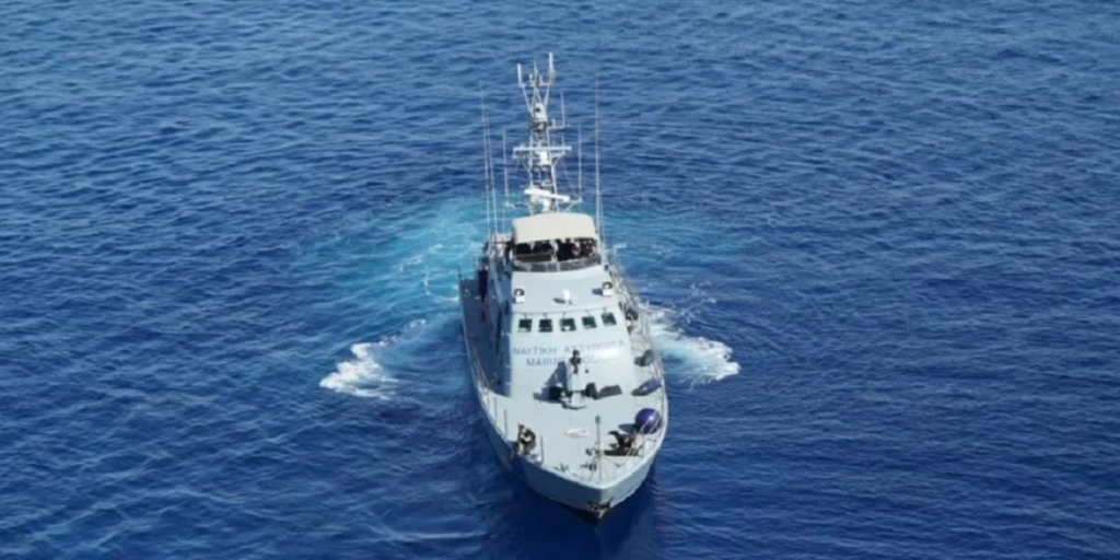 Επιχείρηση για τη διάσωση επιβατών ταχύπλοου που βυθίστηκε στην Ύδρα