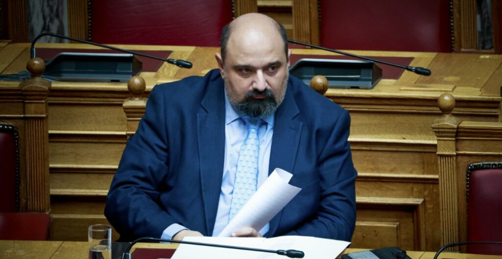Προανακριτική Τέμπη: Σήμερα αποφασίζεται η απευθείας παραπομπή Τριαντόπουλου στο δικαστικό συμβούλιο - Τι λένε ΝΔ, ΠΑΣΟΚ και ΣΥΡΙΖΑ
