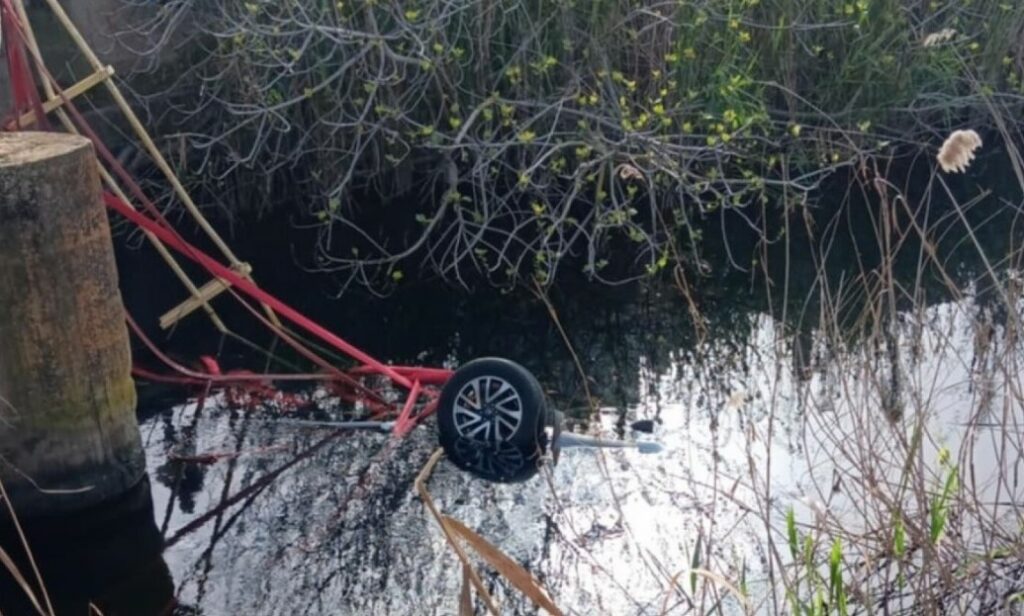 Λακωνία: 40 λεπτά προσπαθούσαν να σώσουν την 15χρονη που οδηγούσε το αυτοκίνητο όταν έπεσε στο ποτάμι