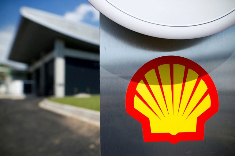 Shell: Ενισχύει τις αποδόσεις των μετόχων και επενδύει στο LNG